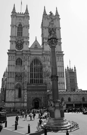 Téléchargez les photos : LONDRES ROYAUME-UNI - 06 19 2023 : Winchester Palace était un palais du XIIe siècle qui servait de maison de ville aux évêques de Winchester à Londres - en image libre de droit
