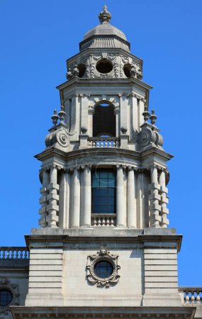Foto de LONDRES REINO UNIDO - 06 19 2023: La arquitectura victoriana es una serie de estilos de renacimiento arquitectónico a mediados y finales del siglo XIX. Victoriano se refiere al reinado de la reina Victoria (1837 - 1901)) - Imagen libre de derechos