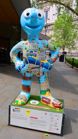 Foto de LONDRES REINO UNIDO 06 17 2023: Un ejército de esculturas Morph está ahora salpicado por Londres en un nuevo sendero artístico - Imagen libre de derechos