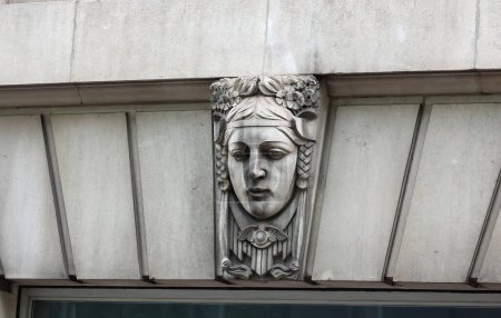 Téléchargez les photos : LONDRES ROYAUME-UNI - 06 19 2023 : L'Art Nouveau est un style international d'art, d'architecture et d'arts appliqués, en particulier les arts décoratifs, qui a été le plus populaire entre 1890 et 1910 - en image libre de droit
