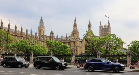 Téléchargez les photos : LONDRES ROYAUME-UNI - 06 19 2023 : Le Palais de Westminster est le lieu de rencontre de la Chambre des communes et de la Chambre des lords, les deux chambres du Parlement du Royaume-Uni. - en image libre de droit