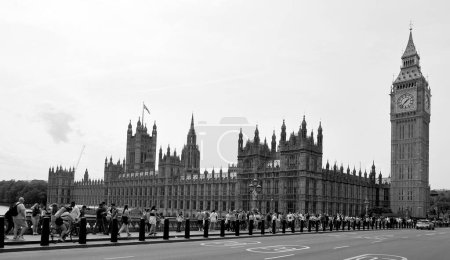 Téléchargez les photos : LONDRES ROYAUME-UNI 06 19 2023 : Le Palais de Westminster est le lieu de rencontre de la Chambre des communes et de la Chambre des lords, les deux chambres du Parlement du Royaume-Uni. - en image libre de droit