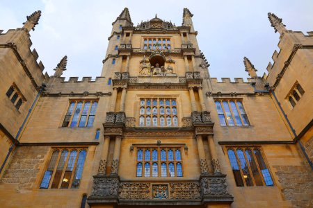 Foto de LONDRES REINO UNIDO 06 19 2023: Algunos de los edificios más famosos de Oxford, famosos por su impresionante arquitectura. - Imagen libre de derechos