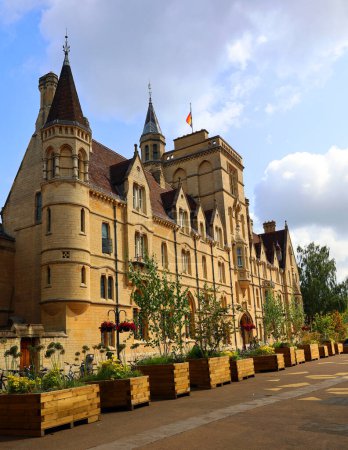 Téléchargez les photos : OXFORD, ROYAUME-UNI 06 20 2023 : Christ Church abrite une communauté accueillante d'étudiants et de membres du personnel étudiant dans l'un des plus beaux collèges d'Oxford - en image libre de droit