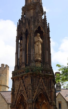 Téléchargez les photos : OXFORD, ROYAUME-UNI 06 20 2023 : Mémorial des martyrs juste à l'extérieur de Balliol College est un monument en pierre a été construit 300 ans après les événements de la Réforme anglaise. - en image libre de droit