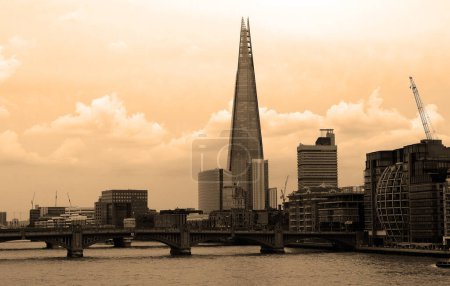 Téléchargez les photos : LONDON UNITED KINGDOM 06 19 2023: Shard London Bridge ,it is the tallest building in the European Union. It is also the second-tallest free-standing structure in the United Kingdom - en image libre de droit