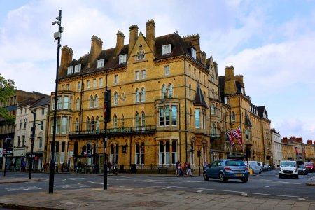 Foto de LONDRES, REINO UNIDO 06 19 2023: Algunos de los edificios más famosos de Oxford, famosos por su impresionante arquitectura. - Imagen libre de derechos