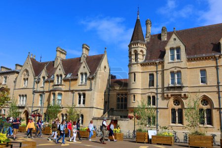 Téléchargez les photos : OXFORD, ROYAUME-UNI 06 20 2023 : Christ Church abrite une communauté accueillante d'étudiants et de membres du personnel étudiant dans l'un des plus beaux collèges d'Oxford - en image libre de droit