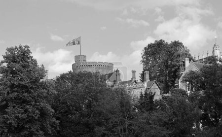 Foto de WINDSOR REINO UNIDO 06 19 2023: Windsor Castle es una residencia real en Windsor en el condado inglés de Berkshire. - Imagen libre de derechos
