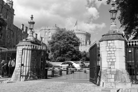 Téléchargez les photos : WINDSOR ROYAUME-UNI 06 19 2023 : Le château de Windsor est une résidence royale à Windsor dans le comté anglais du Berkshire. Il est fortement associé aux Anglais et à la famille royale britannique qui lui succède. - en image libre de droit