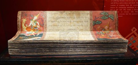 Téléchargez les photos : DUBLIN REPUBLIC OF IRLAND 05 29 2023: Suvannasama Jataka Pali Canon is the standard collection of scriptures in the Theravada Buddhist tradition preserved in the Pali language Chester Beatty Library - en image libre de droit