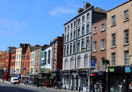 Téléchargez les photos : DUBLIN, REPUBLIQUE D'IRLANDE - 05 28 2023 : Belle architecture et vue sur la rue à Dublin - en image libre de droit