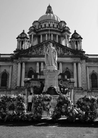 Téléchargez les photos : BELFAST NORTHERN IRELAND UNITED KINGDOM 06 03 20: Belfast City Hall was commissioned to replace the Old Town Hall. The catalyst for change came when Belfast was awarded city status by Queen Victoria - en image libre de droit