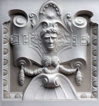 Foto de BELFAST NORTHERN IRELAND REINO UNIDO 06 03 23: Art Nouveau es un estilo internacional de arte, arquitectura y arte aplicado, especialmente las artes decorativas, que fue más popular entre 1890 y 1910. - Imagen libre de derechos