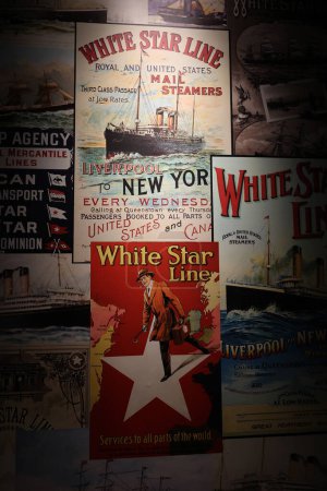 Foto de BELFAST NORTHERN IRELAND UNITED KINGDOM 06 03 2023: Ship posters are some of the most valuable, and the White Star Line is one of the best in the genre, as the British shipping, company built Titanic - Imagen libre de derechos