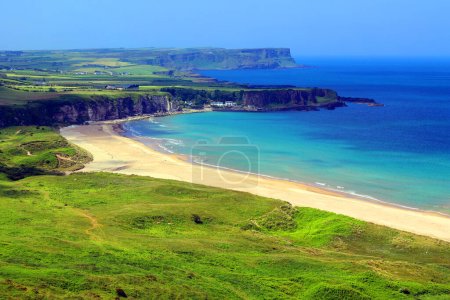 Foto de Vista panorámica de la famosa costa de la calzada - Imagen libre de derechos