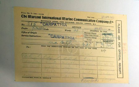 Téléchargez les photos : LIVERPOOL UNITED KINGDOM 06 07 2023: Telegram from the Carpathia on 15 april 1912 the day of the Titanic sinking is an ocean liner that was built in Belfast. Pure product of the Harland-Wolff shipyard - en image libre de droit