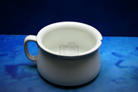 Photo for LIVERPOOL UNITED KINGDOM 06 07 2023: Chamber pot used by Titanics most exclusive passengers are to be reproduced by the company that originally made them. - Royalty Free Image