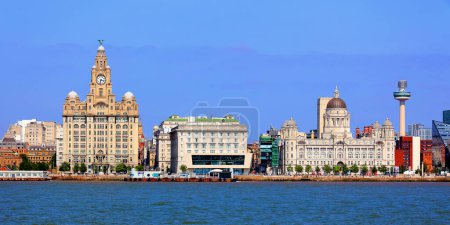 Téléchargez les photos : LIVERPOOL, ROYAUME-UNI 06 07 2023 : la jetée Head et avec le bâtiment Cunard voisin et le port de Liverpool - en image libre de droit