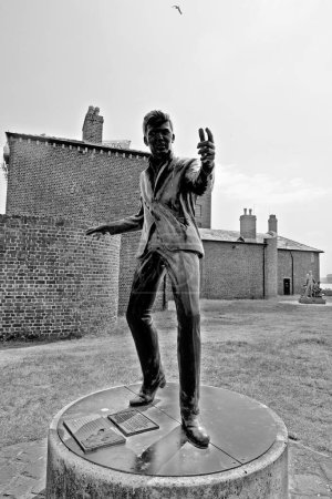 Téléchargez les photos : LIVERPOOL UNITED KINGDOM 06 07 23:Ronald Wycherley better known as Billy Fury, was an English musician and actor. An early star of rock and roll, he equalled the Beatles' record of 24 hits in the 19 - en image libre de droit