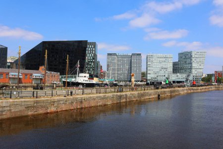 Téléchargez les photos : LIVERPOOL, ROYAUME-UNI 06 07 2023 : la jetée Head et avec le voisin et le port de Liverpool - en image libre de droit