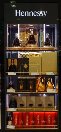 Téléchargez les photos : LONDRES ROYAUME-UNI 05 28 2023 : Jas Hennessy and Co est un producteur français de cognac, dont le siège est à Cognac, en France. C'est l'une des "quatre grandes" maisons de cognac - en image libre de droit