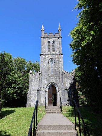 Foto de ARDCRONEY IRELAND 05 29 2023: Church of Ardcroney, oficialmente Ardcrony (en irlandés: Ard Croine, que significa 'altura de Cronia') es una aldea y un pueblo en el condado de Tipperary, Irlanda. - Imagen libre de derechos