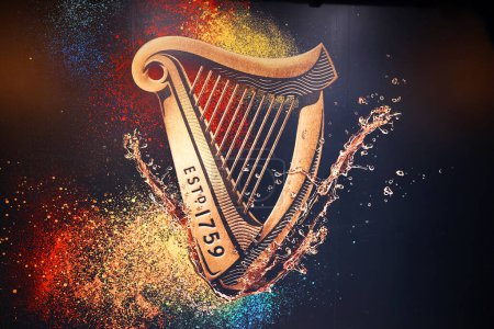 Foto de REPÚBLICA DUBLINA DE IRLANDA 05 28 2023: Producto derivado de Guinness del corpulento seco irlandés que se originó en la fábrica de cerveza Arthur Guinness en St. James 's Gate, Dublín, Irlanda, en 1759. - Imagen libre de derechos