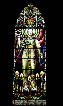 Téléchargez les photos : RÉPUBLIQUE DUBLINE D'IRLANDE 05 28 2023 : L'extrémité ouest de la cathédrale est la fenêtre connue sous le nom de fenêtre Saint Patricks. Cela raconte l'histoire de la vie de saint Patrick en 39 épisodes différents - en image libre de droit