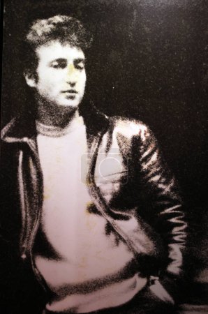 Téléchargez les photos : LIVERPOOL ROYAUME-UNI 06 07 2023 : Photo de John Lennon à The Beatles Story est un musée à Liverpool sur les Beatles et leur histoire. Il est situé sur le quai historique Royal Albert - en image libre de droit