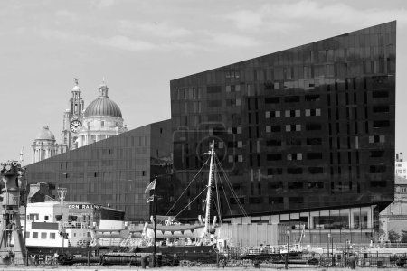 Téléchargez les photos : LIVERPOOL ROYAUME-UNI 06 07 20 : Le bâtiment Longitude et le musée de Liverpool sur le quai Royal Albert - en image libre de droit