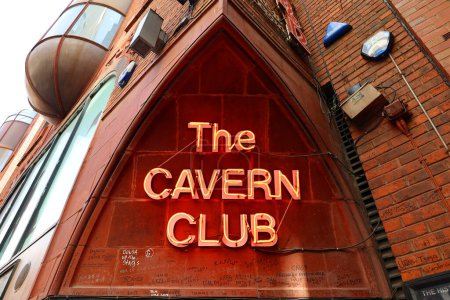 Foto de LIVERPOOL REINO UNIDO 06 07 23: The Cavern club. A principios de 1960 la escena Beat Music en Liverpool explotó y el Cavern Club se convirtió en el lugar de música pop más publicitado - Imagen libre de derechos