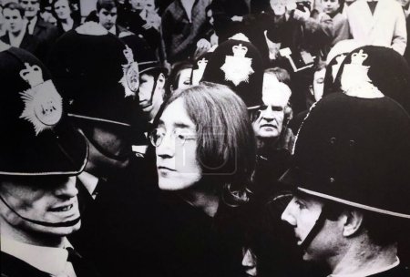 Foto de LIVERPOOL REINO UNIDO 06 07 2023: Foto de los Beatles en The Beatles Story es un museo en Liverpool sobre los Beatles y su historia. - Imagen libre de derechos