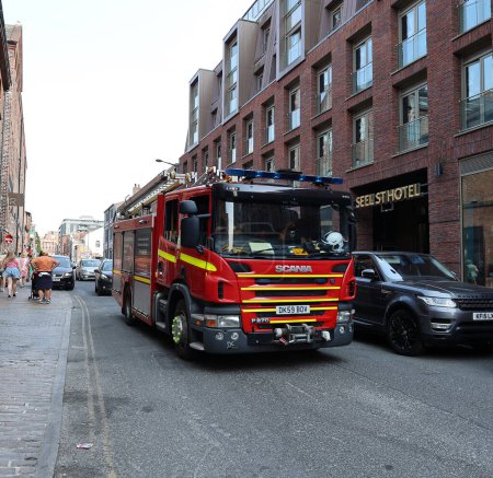 Foto de LIVERPOOL REINO UNIDO 06 07 2023: El Servicio de Bomberos y Rescate de Merseyside es el servicio legal de bomberos y rescate que cubre el condado de Merseyside en el noroeste de Inglaterra y es el Incendio estatutario - Imagen libre de derechos