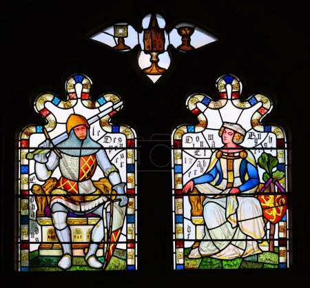 Téléchargez les photos : CARDIFF WALES ROYAUME-UNI 06 17 2023 : Vitraux Château de Cardiff ou comme on les appelle parfois les lumières au plomb sont des morceaux de verre coloré constitué en fenêtres - en image libre de droit