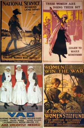 Foto de Vista de carteles de época en el museo - Imagen libre de derechos
