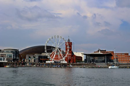 Téléchargez les photos : CARDIFF WALES ROYAUME-UNI 06 17 2023 : Cardiff Bay est la zone créée par le barrage de Cardiff dans le sud de Cardiff, la capitale du pays de Galles. L'Assemblée nationale galloise y est située. - en image libre de droit