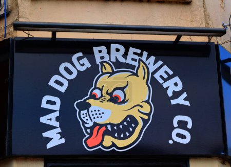 Téléchargez les photos : CARDIFF WALES ROYAUME-UNI 06 17 23 : Mad Dog Brewery Co Ltd est une micro brasserie qui fabrique et sert une gamme de bières artisanales au cœur du centre-ville de Cardiff - en image libre de droit