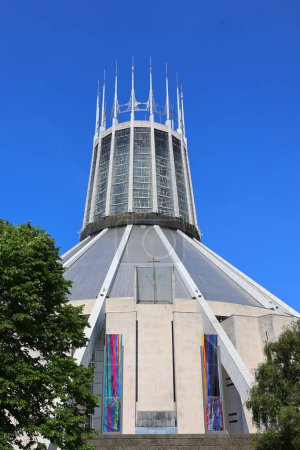 Foto de LIVERPOOL REINO UNIDO 06 07 23: Catedral Metropolitana de Liverpool es la sede del Arzobispo de Liverpool y la iglesia madre de la Arquidiócesis Católica Romana de Liverpool - Imagen libre de derechos