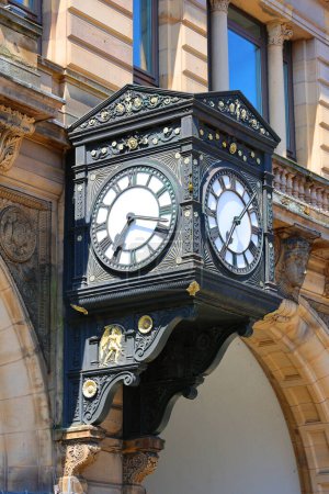 Téléchargez les photos : LIVERPOOL ROYAUME-UNI 06 07 23 : Horloge Art nouveau, Horloge murale antique - en image libre de droit