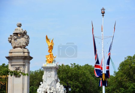 Téléchargez les photos : LONDRES ROYAUME-UNI 06 17 2023 : Décoration pour les gardes du Roi à l'anniversaire de la Souveraine est officiellement célébrée par la cérémonie de Trooping the Colour (défilé d'anniversaire du Roi). - en image libre de droit