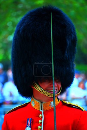 Foto de LONDRES REINO UNIDO - 06 17 2023: Los guardias del Rey en el cumpleaños del Soberano se celebran oficialmente con la ceremonia de Trooping the Colour (Desfile de Cumpleaños del Rey)). - Imagen libre de derechos