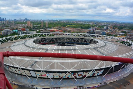 Téléchargez les photos : LONDRES ROYAUME-UNI 06 20 2023 : London Stadium ou 2012 Olympic Stadium est un stade extérieur polyvalent situé au Queen Elizabeth Olympic Park dans le quartier de Stratford à Londres.. - en image libre de droit
