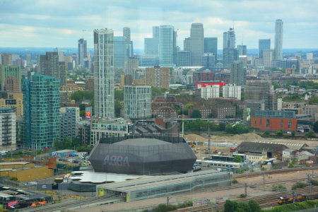Téléchargez les photos : LONDON UNITED KINGDOM 06 20 2023: ABBA Voyage is taking residence in the East London venue ABBA Arena bringing back to life the beloved pop band across generations and business center in background - en image libre de droit