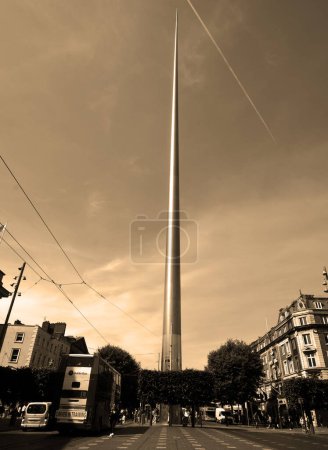 Téléchargez les photos : RÉPUBLIQUE DUBLINE D'IRLANDE 05 28 2023 : Spire de Dublin, alternativement intitulé le Monument de la Lumière a été conçu par Ian Ritchie Architectes, qui a cherché un "Elégant et dynamique" - en image libre de droit