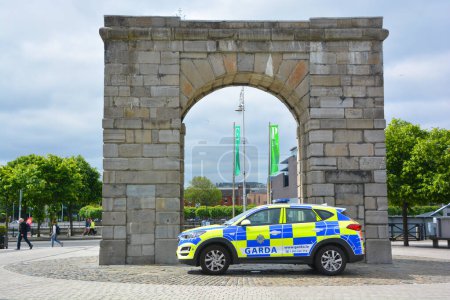 Photo for DUBLIN REPUBLIC OF IRELAND 05 28 2023: Car of the Garda Siochana meaning "the Guardian of the Peace"or the Gardai Guardians or the Guards, is the national police service of Ireland - Royalty Free Image