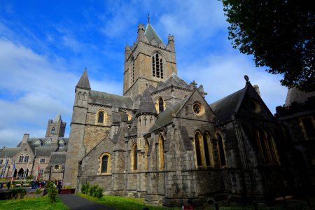 Téléchargez les photos : DUBLIN REPUBLIC OF IRELAND 05 28 2023: Christ Church Cathedral is one of Dublin's oldest buildings, a leading visitor attraction and a place of pilgrimage for almost 1,000 years. - en image libre de droit