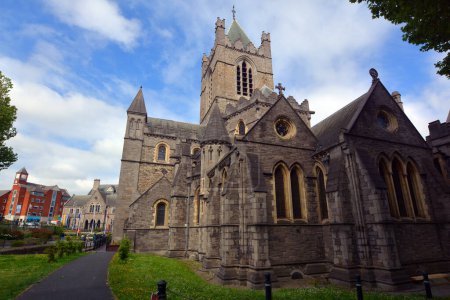 Téléchargez les photos : DUBLIN REPUBLIC OF IRELAND 05 28 2023: Christ Church Cathedral is one of Dublin's oldest buildings, a leading visitor attraction and a place of pilgrimage for almost 1,000 years. - en image libre de droit