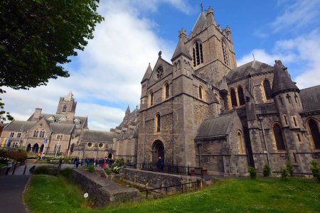 Foto de DUBLIN REPUBLIC OF IRELAND 05 28 2023: Christ Church Cathedral is one of Dublin's oldest buildings, a leading visitor attraction and a place of pilgrimage for almost 1,000 years. - Imagen libre de derechos