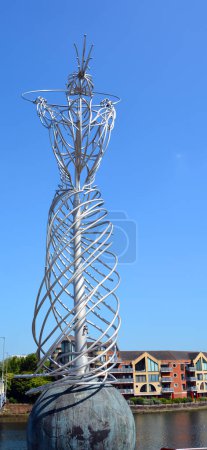 Foto de IRLANDA DEL NORTE BELFAST REINO UNIDO 06 03 2023: Faro de la Esperanza o la Plaza de Acción de Gracias Faro arte público escultura de metal - Imagen libre de derechos